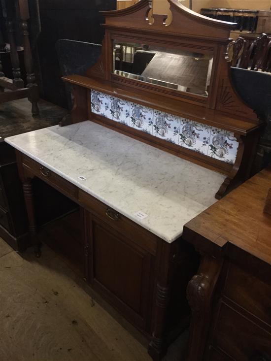 Late Victorian marble topped wash stand